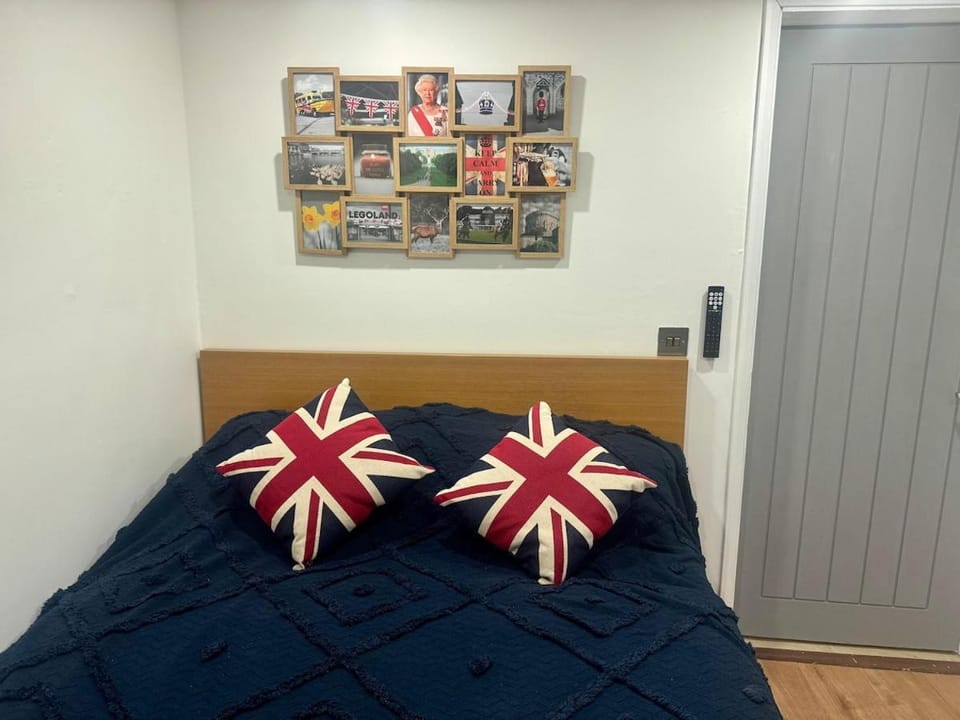Your Place in Windsor with Kitchen and Terrace Apartment in Windsor