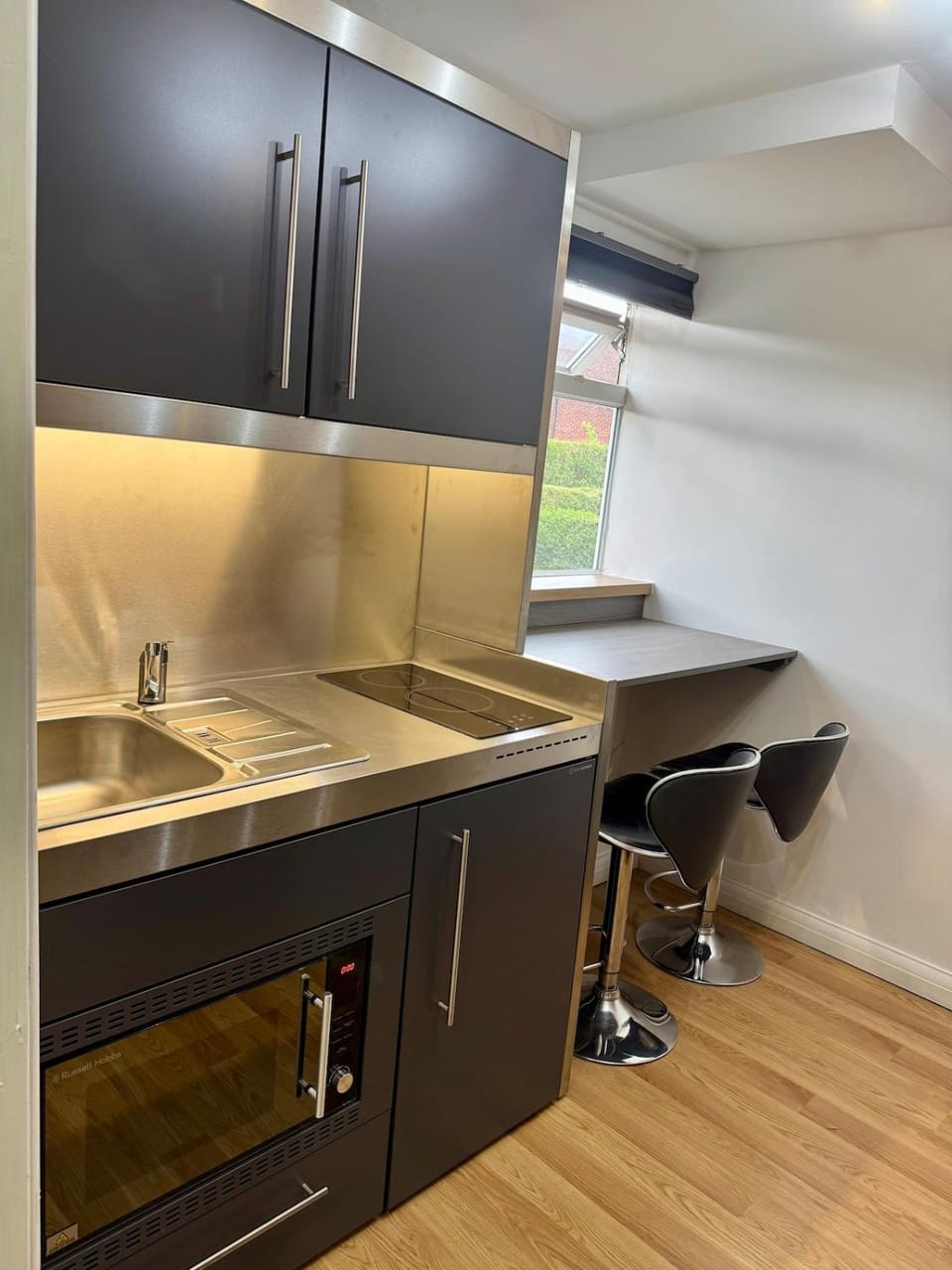 Your Place in Windsor with Kitchen and Terrace Apartment in Windsor