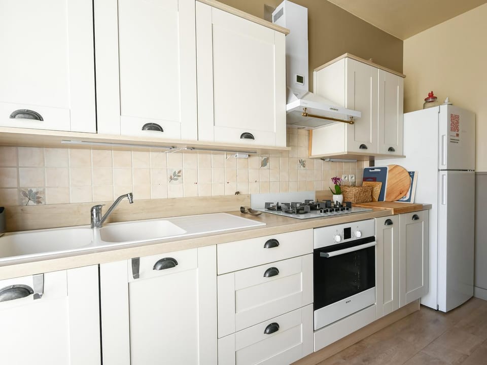 Kitchen or kitchenette, Living room