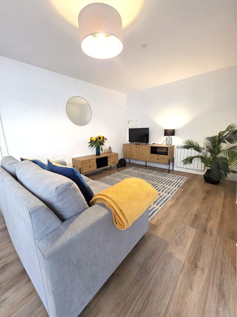 Communal lounge/ TV room, TV and multimedia, Living room, Seating area, Evening entertainment