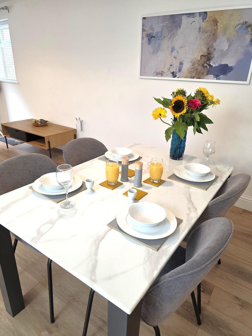 Seating area, Dining area