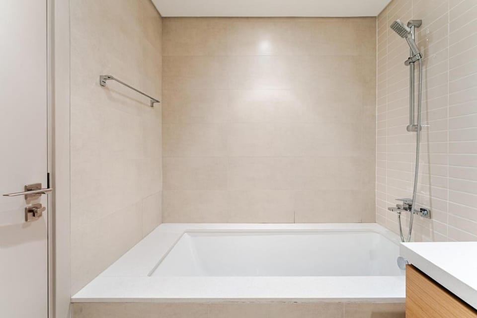 Creek crescent high floor Apartment in Dubai