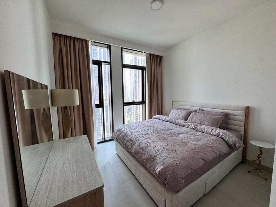 Creek crescent high floor Apartment in Dubai