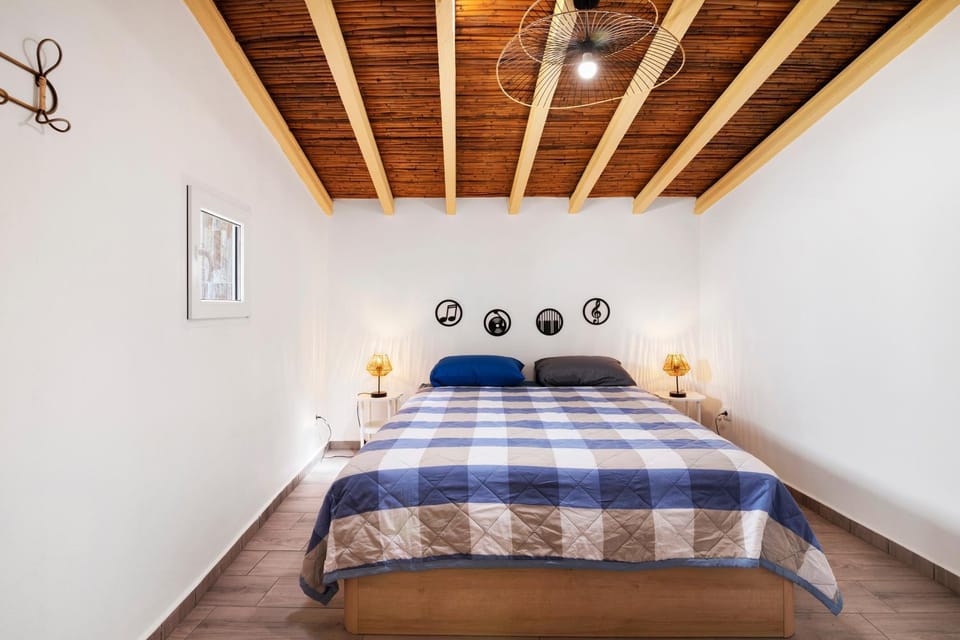 Property building, Living room, Bedroom