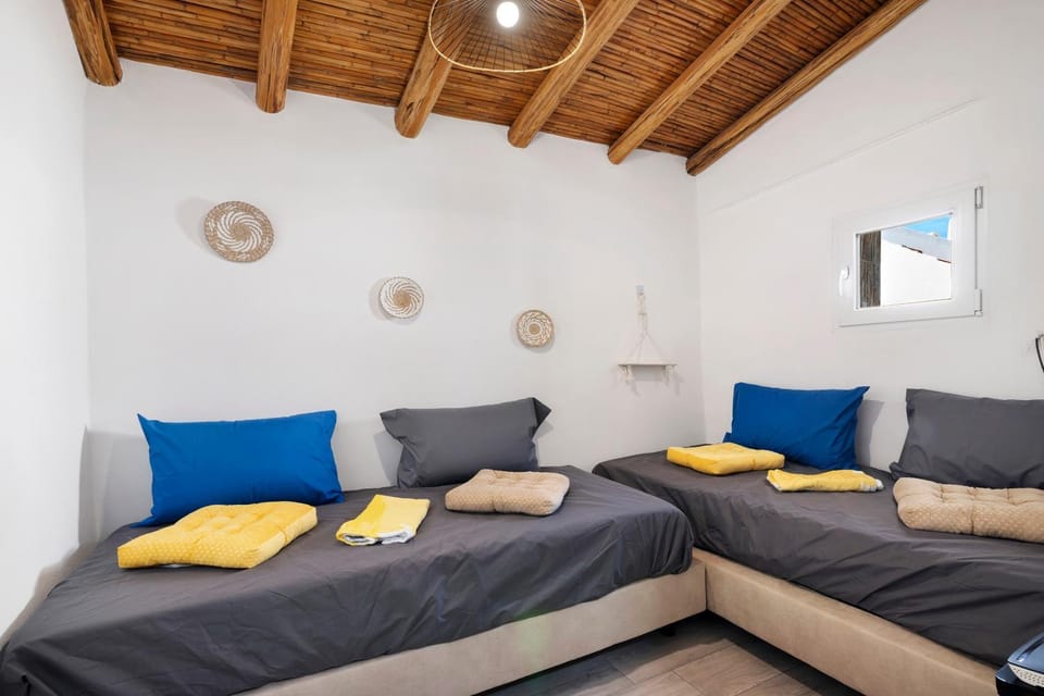 Property building, Living room, Bedroom