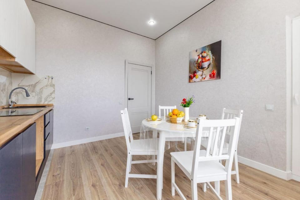 Kitchen or kitchenette, Dining area, stove