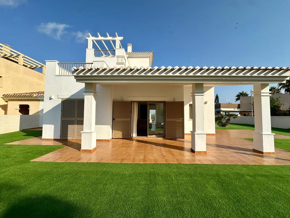 Property building, Facade/entrance, Day