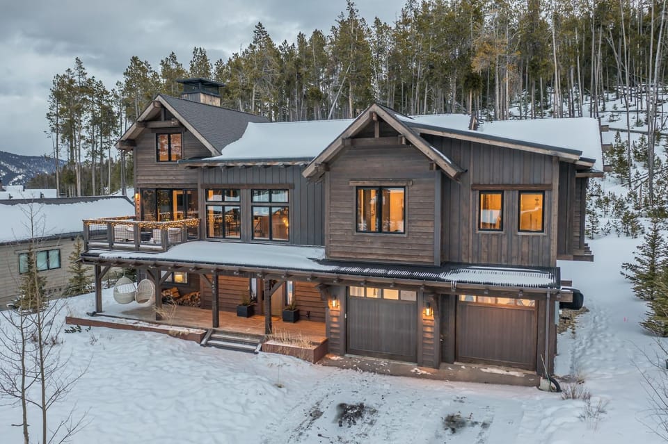 Property building, Day, Natural landscape, Winter, Skiing