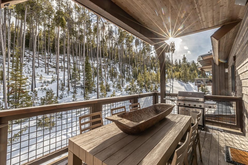 Patio, Day, Natural landscape, Winter, BBQ facilities, Balcony/Terrace, Mountain view, furniture