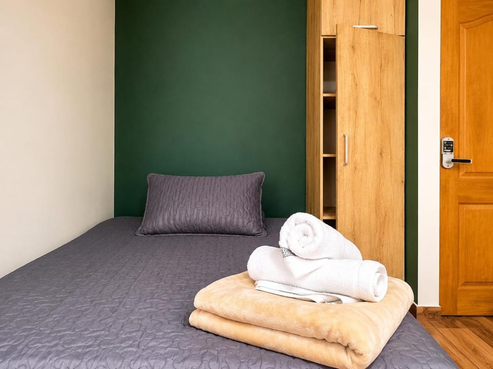 Estudio renovado Belén, ubicación e iluminación Apartment in Medellin