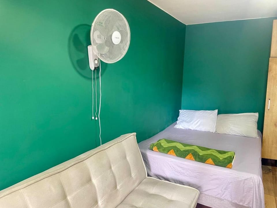 Estudio renovado Belén, ubicación e iluminación Apartment in Medellin