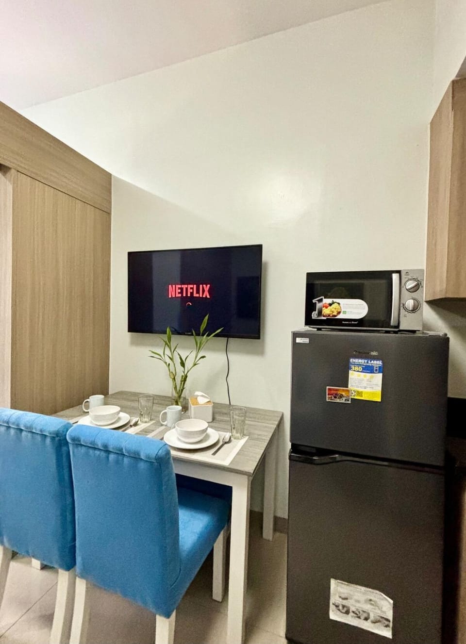 Poolside Bliss at Shore 2 Apartment in Pasay