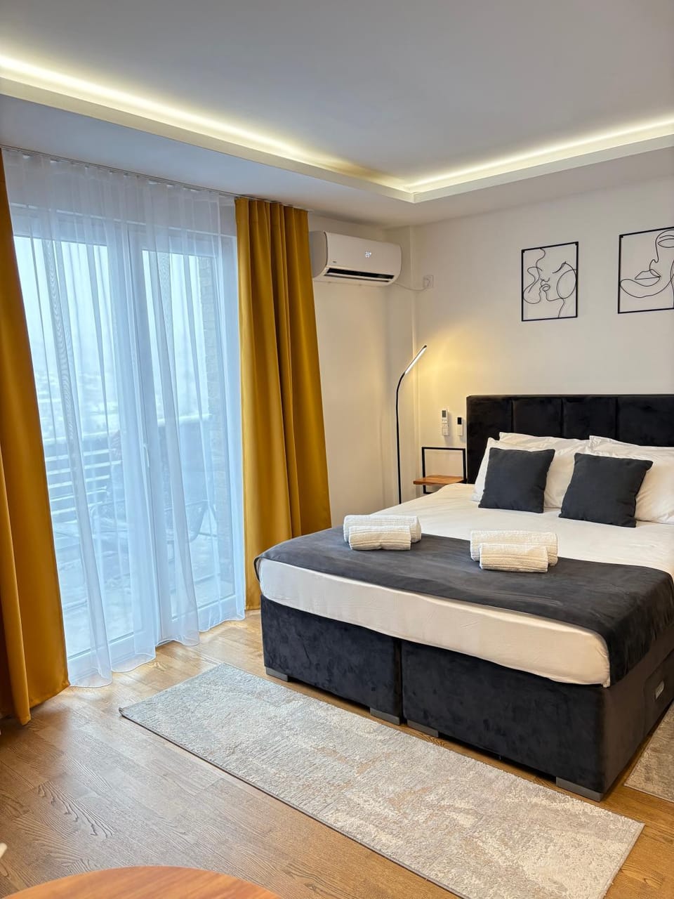 Bed, Photo of the whole room, Bedroom, air conditioner