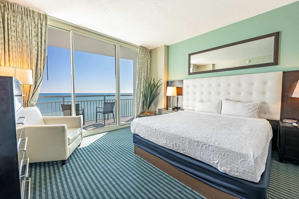 New Direct Oceanfront King 2BR ,Modern Decor,Pools Apartment in Myrtle Beach