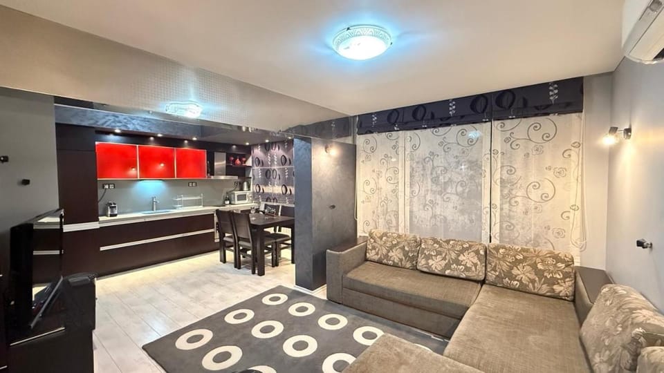 Kitchen or kitchenette, Living room, Seating area