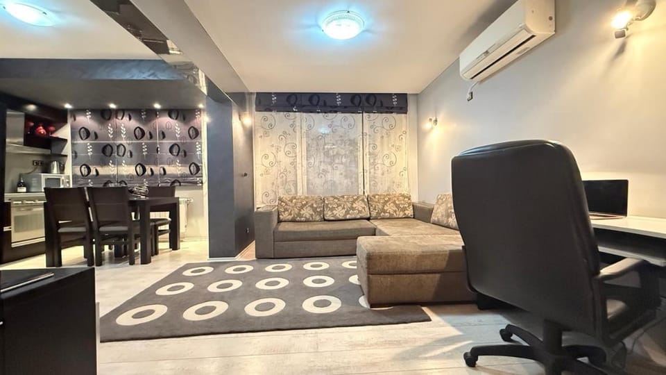Kitchen or kitchenette, Living room, Seating area