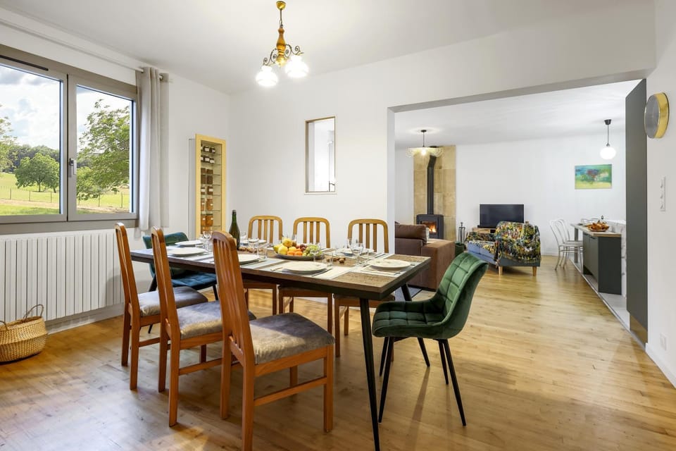 Living room, Garden view, Meals