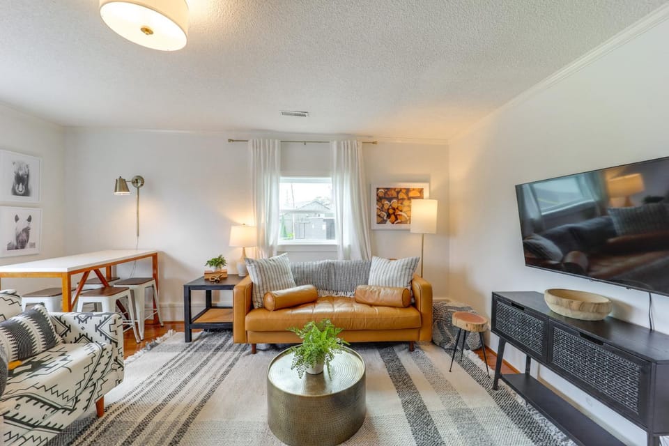 Shop, Dine & Unwind: Dtwn Blowing Rock Retreat! House in Blowing Rock