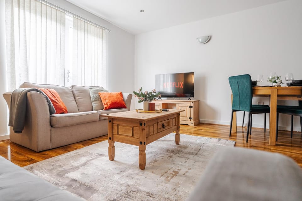 Communal lounge/ TV room, Living room, Seating area