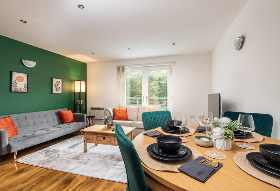 Communal lounge/ TV room, TV and multimedia, Living room, Seating area
