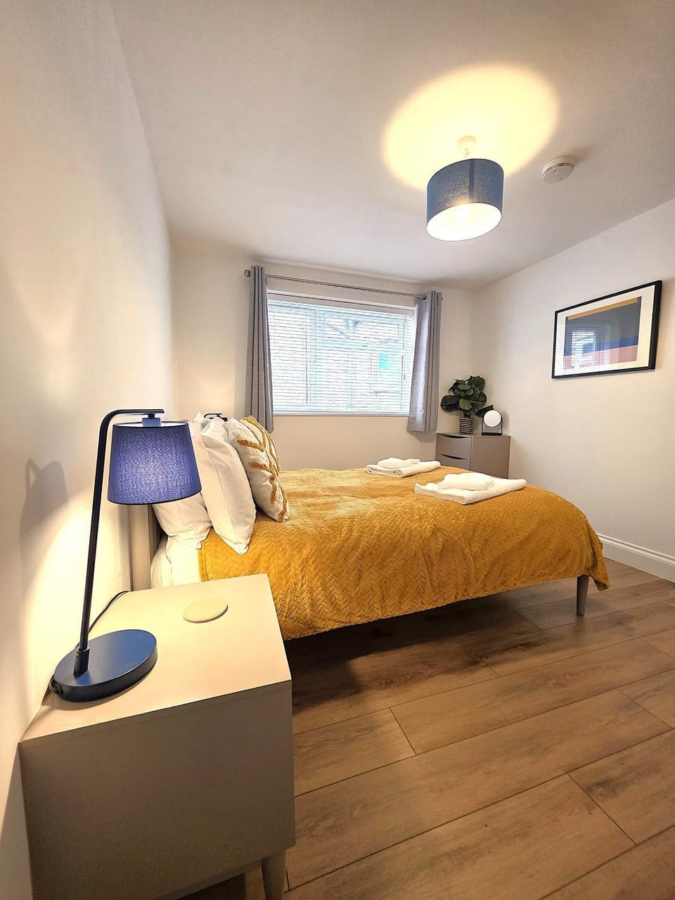 Bed, Photo of the whole room, Bedroom