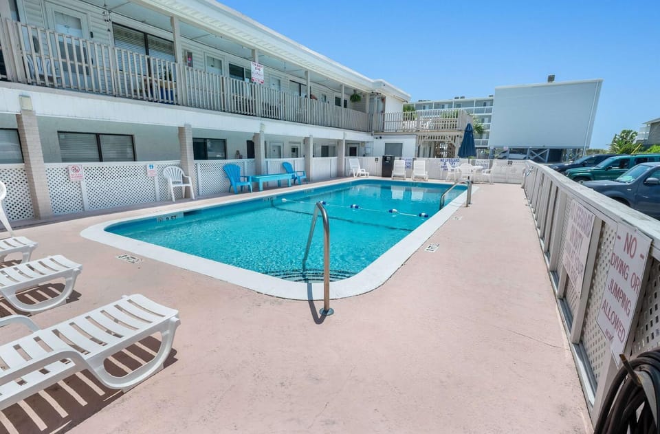 North Myrtle Oceanview Studio Pool Dogs Allowed! Apartment in North Myrtle Beach