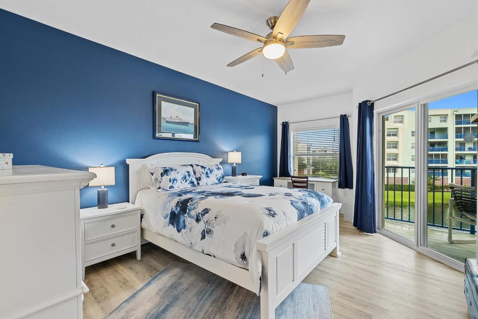 OW11-302 Oceanwalk Condo with Pond Views, Sunrises, and Resort Amenities Apartment in Florida
