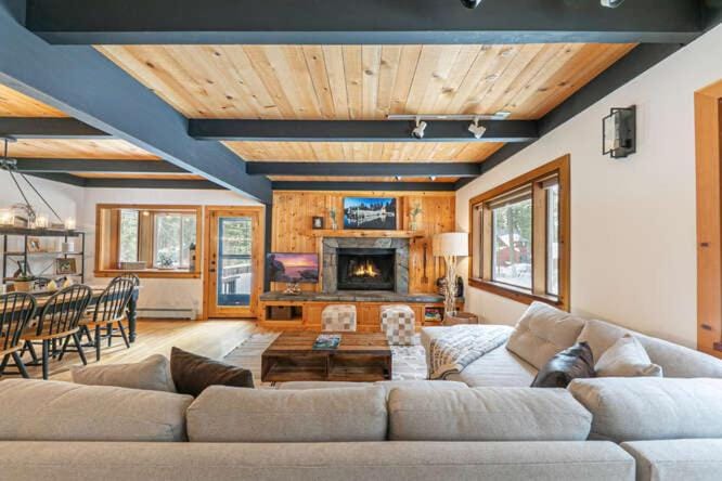 Lakewalk Lodge at the West Shore by Tahoe Getaways, Pet-Friendly w Sauna! House in Lake Tahoe