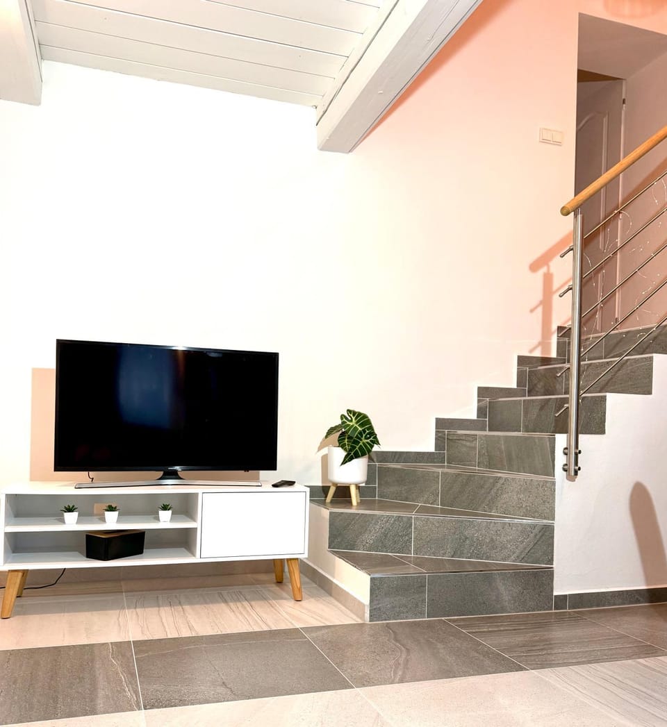 Communal lounge/ TV room, TV and multimedia, Evening entertainment