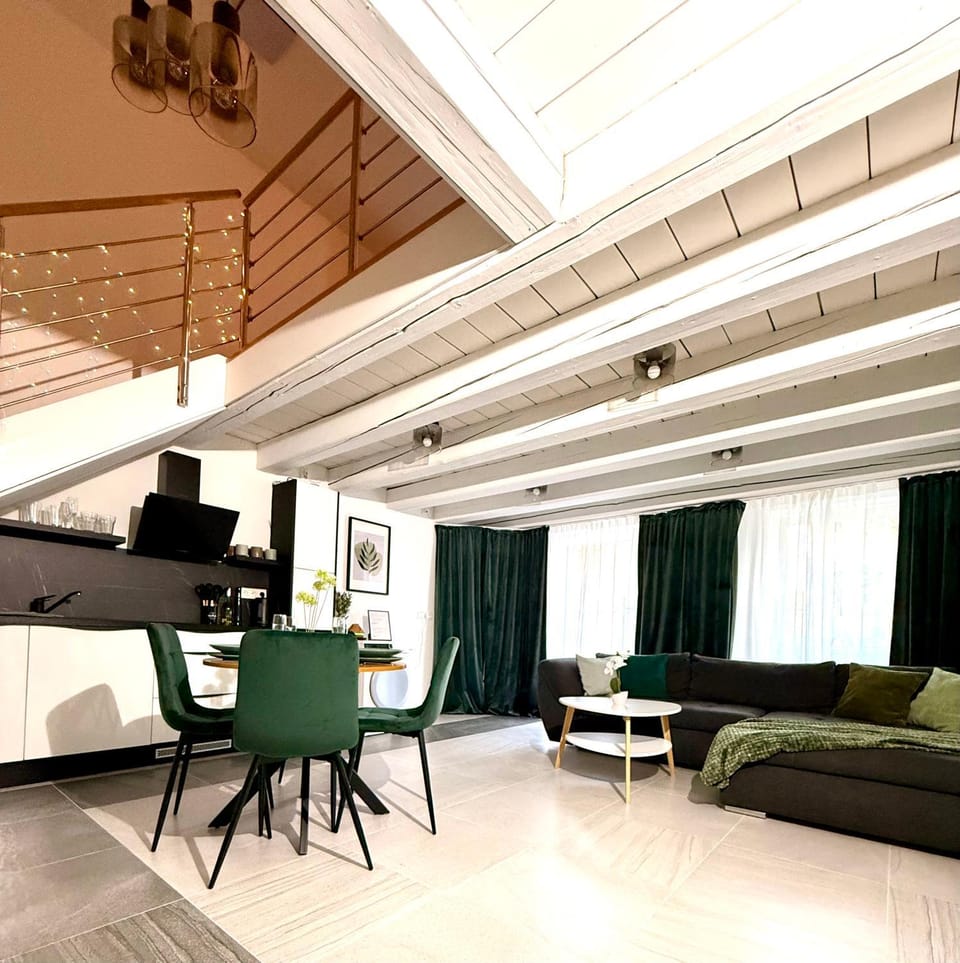 Living room, Photo of the whole room, Seating area