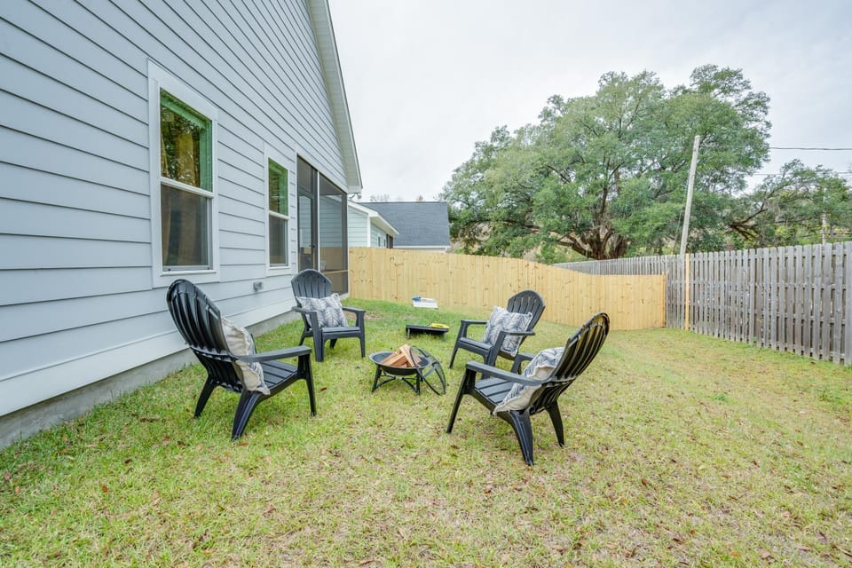 Property building, Patio, Garden, Seating area