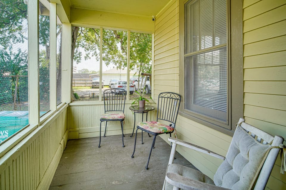 Walkable Dtwn Lafayette Home w/ Screened Porch House in Lafayette