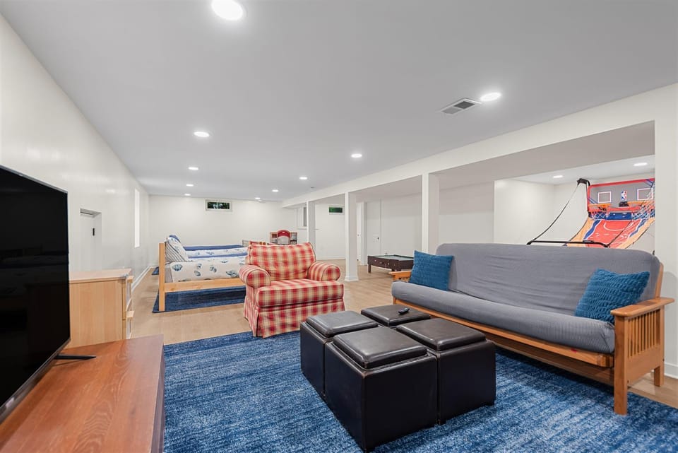 Communal lounge/ TV room, TV and multimedia, Photo of the whole room, Seating area, Evening entertainment