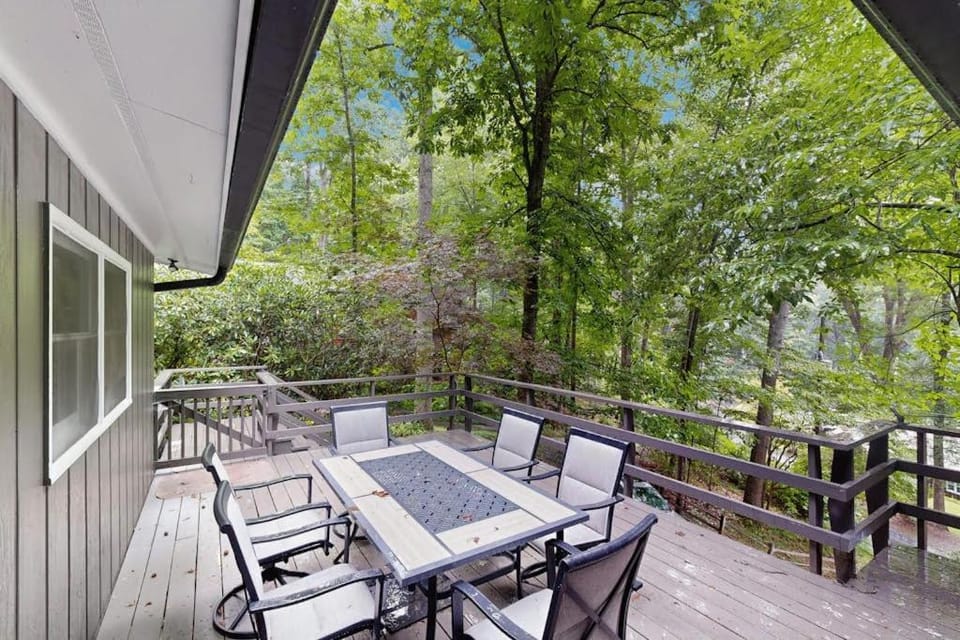 The Treehouse - Upper House in Lake Junaluska
