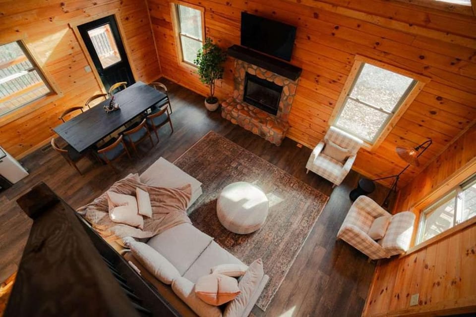 TV and multimedia, Living room, Seating area, Dining area