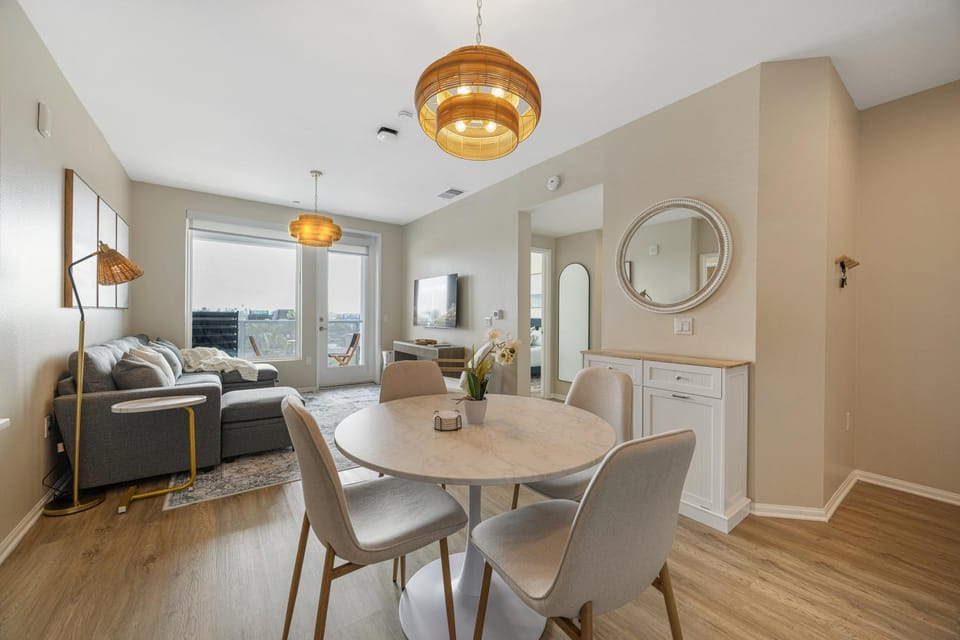 LUX Oasis North Park, King Beds, Workspaces, Parking Apartment in San Diego