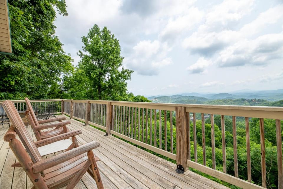 Endless Horizons By Avada Properties House in Sevier County