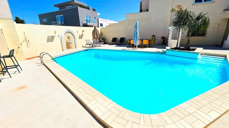 Day, Pool view, Swimming pool, sunbed