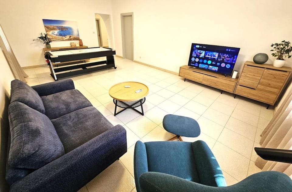 Game Room, TV and multimedia, Living room, Seating area, Evening entertainment