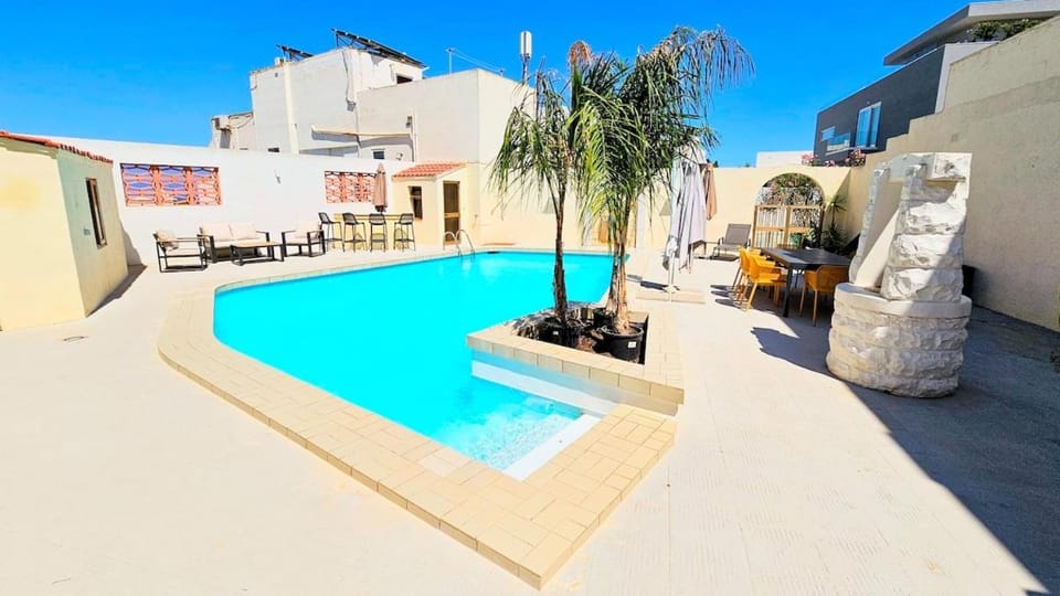 Day, Pool view, Swimming pool, sunbed