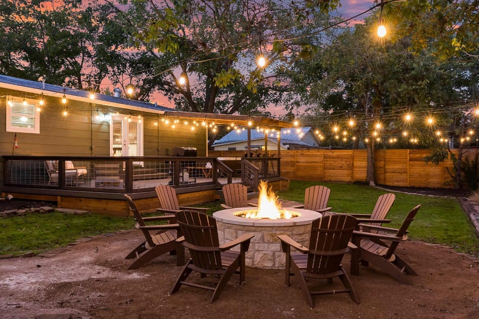Gruene Haus - Hot Tub Fire Pit & Sleeps 11 House in Fredericksburg