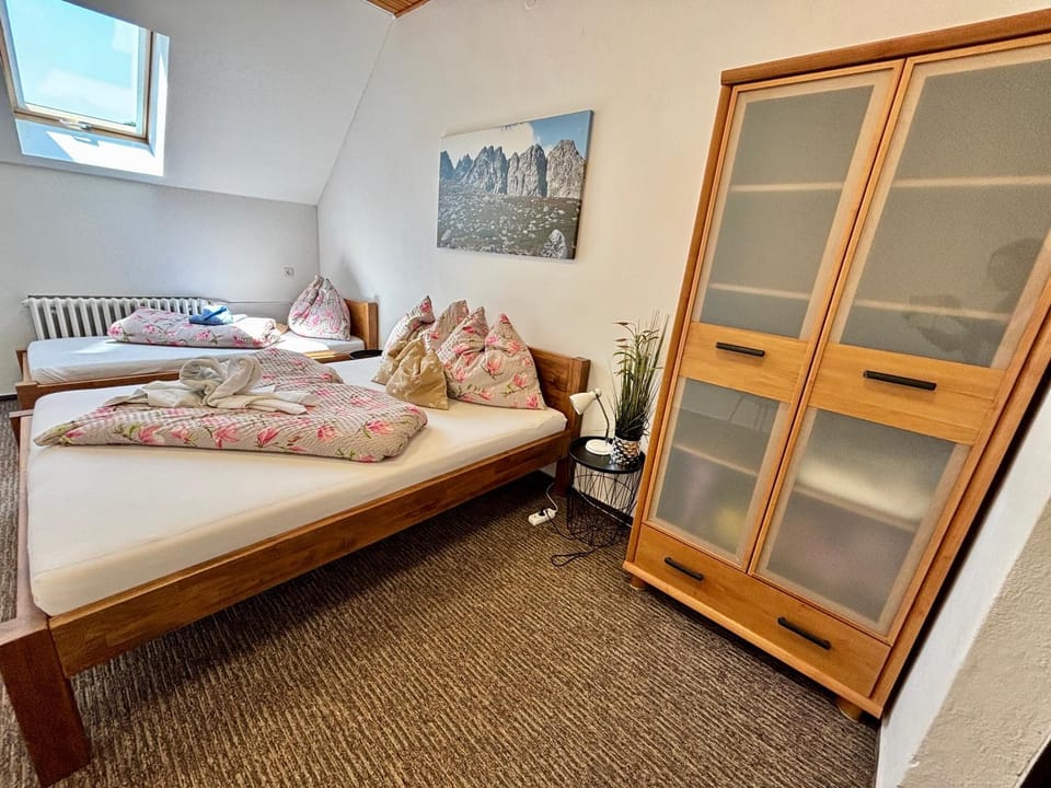 Bed, Photo of the whole room, wardrobe
