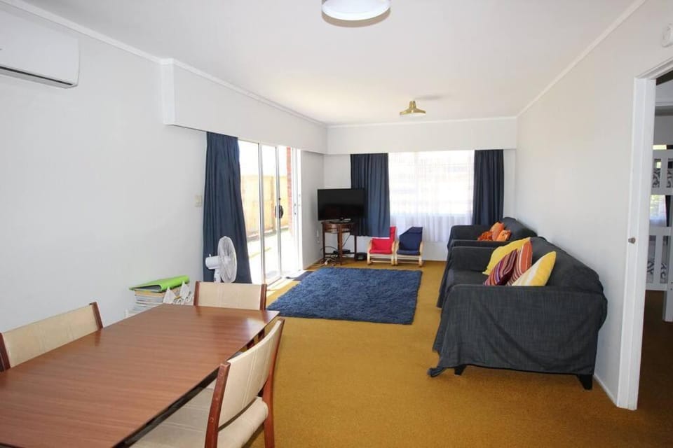 Pine Unit Orewa Beach House in Auckland Region
