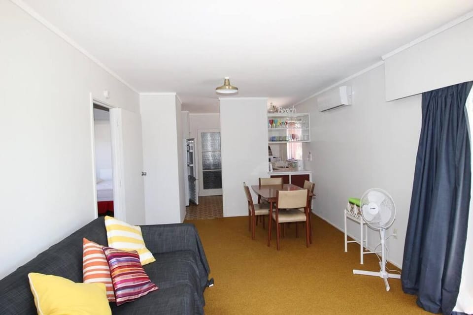 Pine Unit Orewa Beach House in Auckland Region