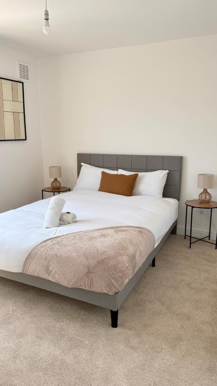 Bed, Photo of the whole room, Bedroom