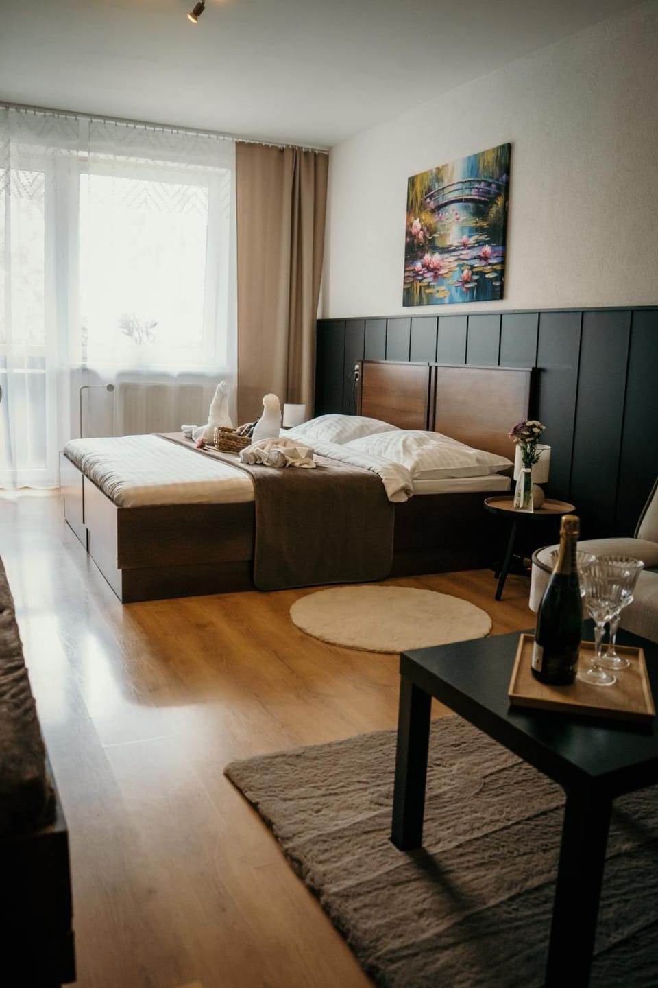 Bed, Living room, Photo of the whole room, Seating area, Bedroom, towels