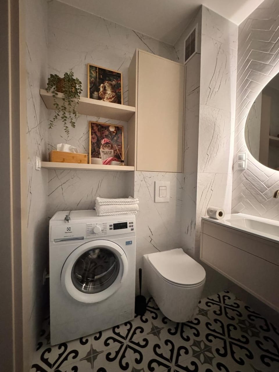 Shower, Toilet, Bathroom, washing machine, dryer