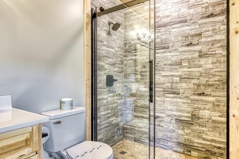 Velden Top, Hot Tub, Arcade Game, Free Attraction Tickets, WIFI Chalet in Sevier County