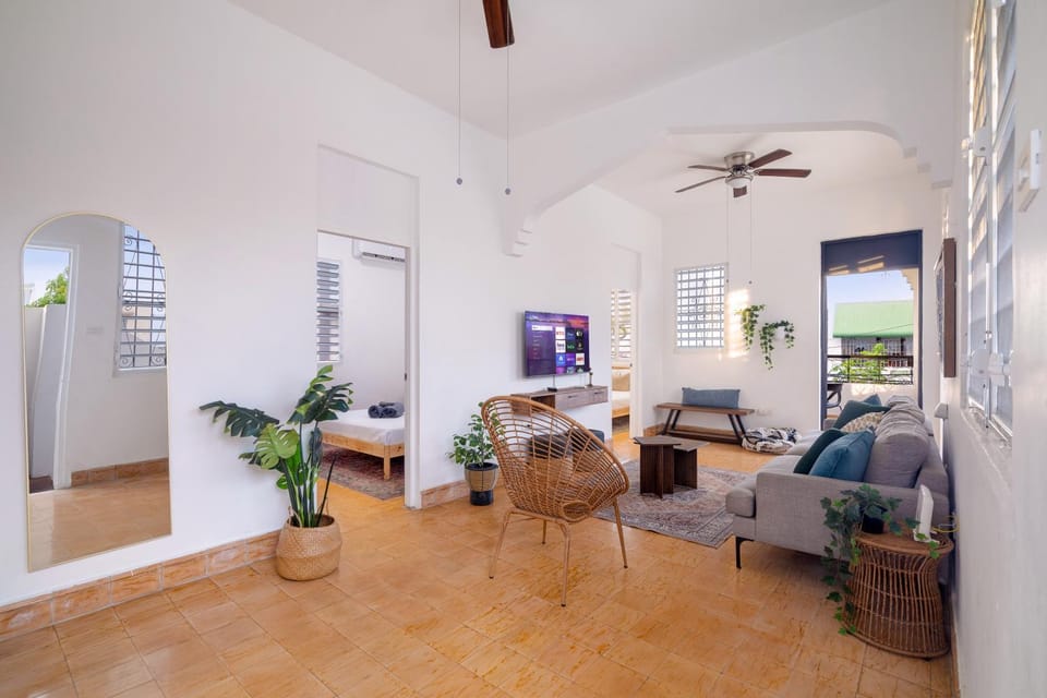 TV and multimedia, Living room, Seating area, Dining area, fireplace
