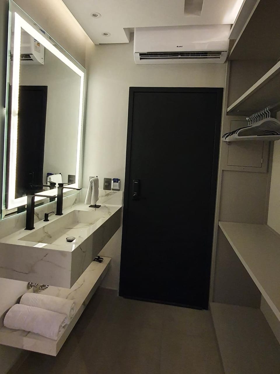 Bathroom, towels